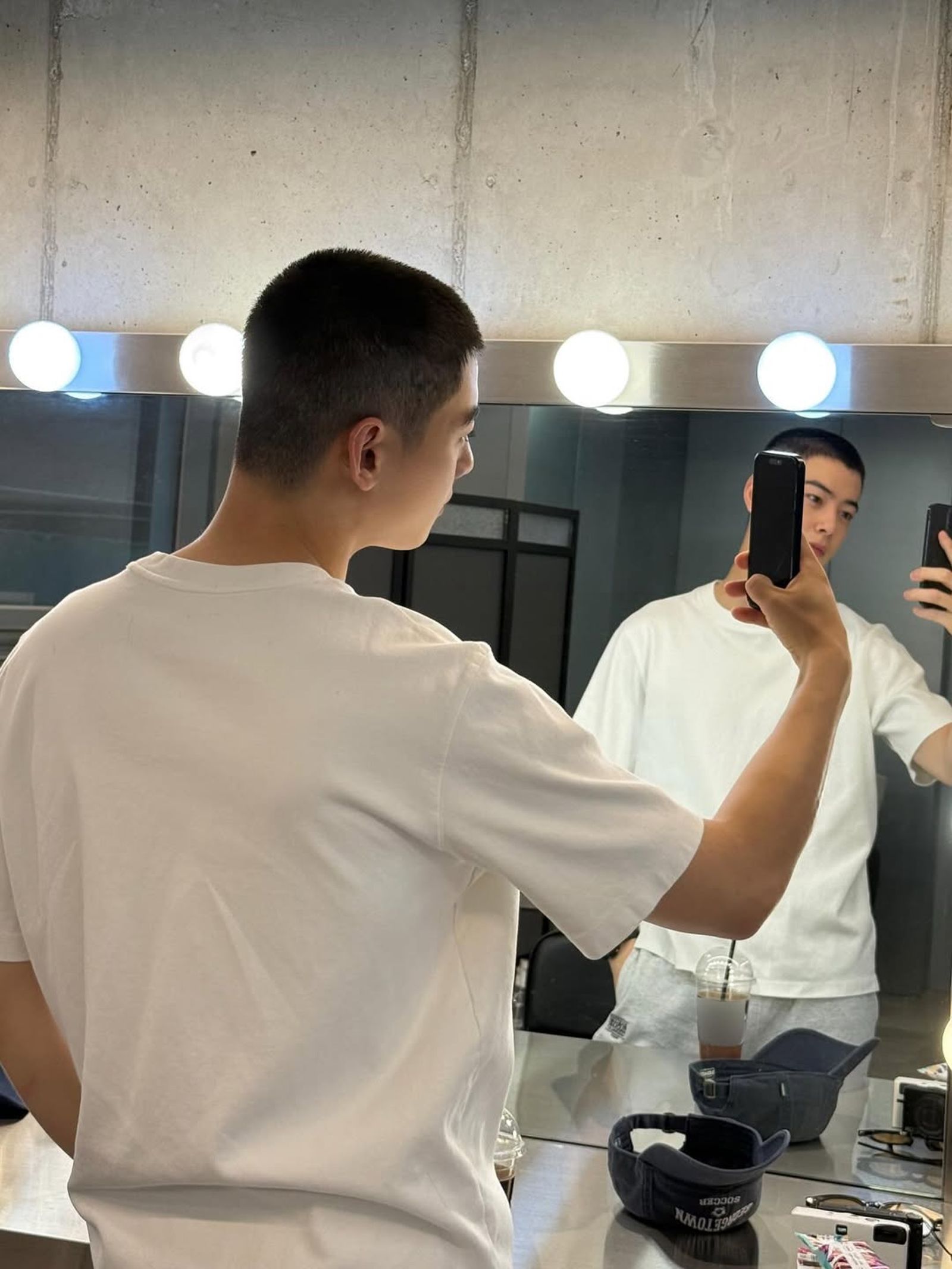 車銀優坦言對自己的平頭造型還不太習慣。翻攝IG@eunwo.o_c