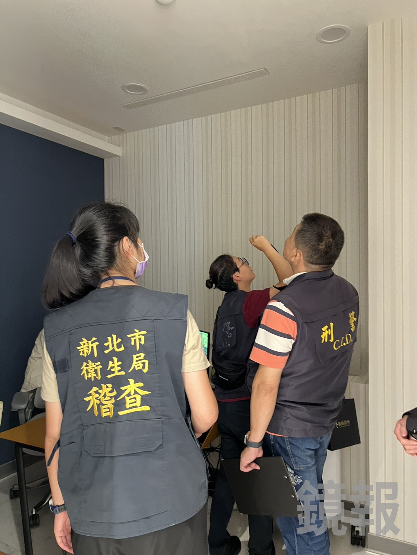 新北市衛生局稽查樂菲診所發現「偵煙型監視器」。