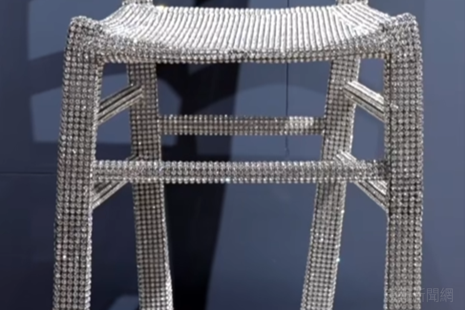 館方將梵谷椅修繕完成。圖／翻攝自Palazzo Maffei Verona