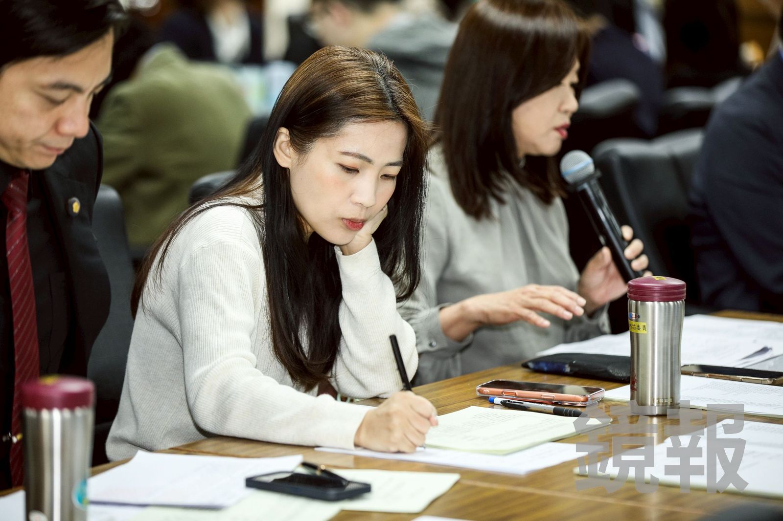 軍購特別條例「名稱就沒共識」！徐巧芯追問機密內容　顧立雄反批明知故問