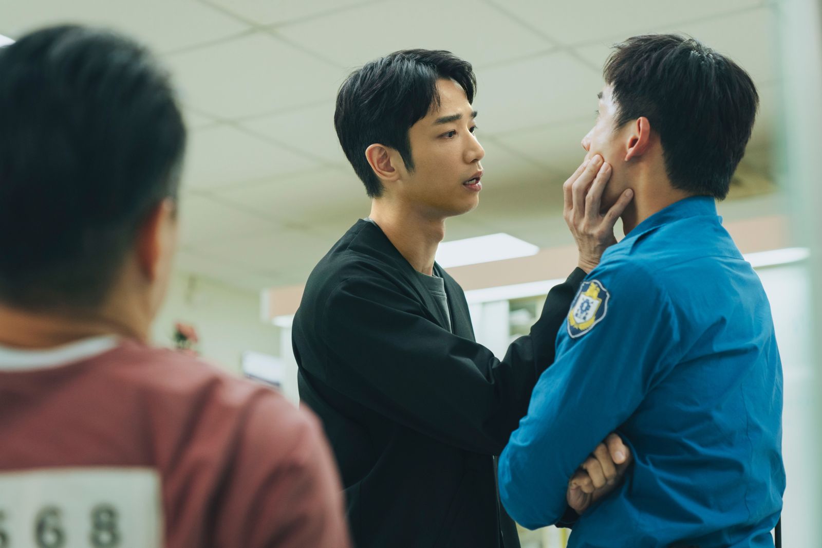 劉以豪、陳澤耀四目相交火花強烈惹觀眾姨母笑。愛奇藝國際版、壹壹影業提供