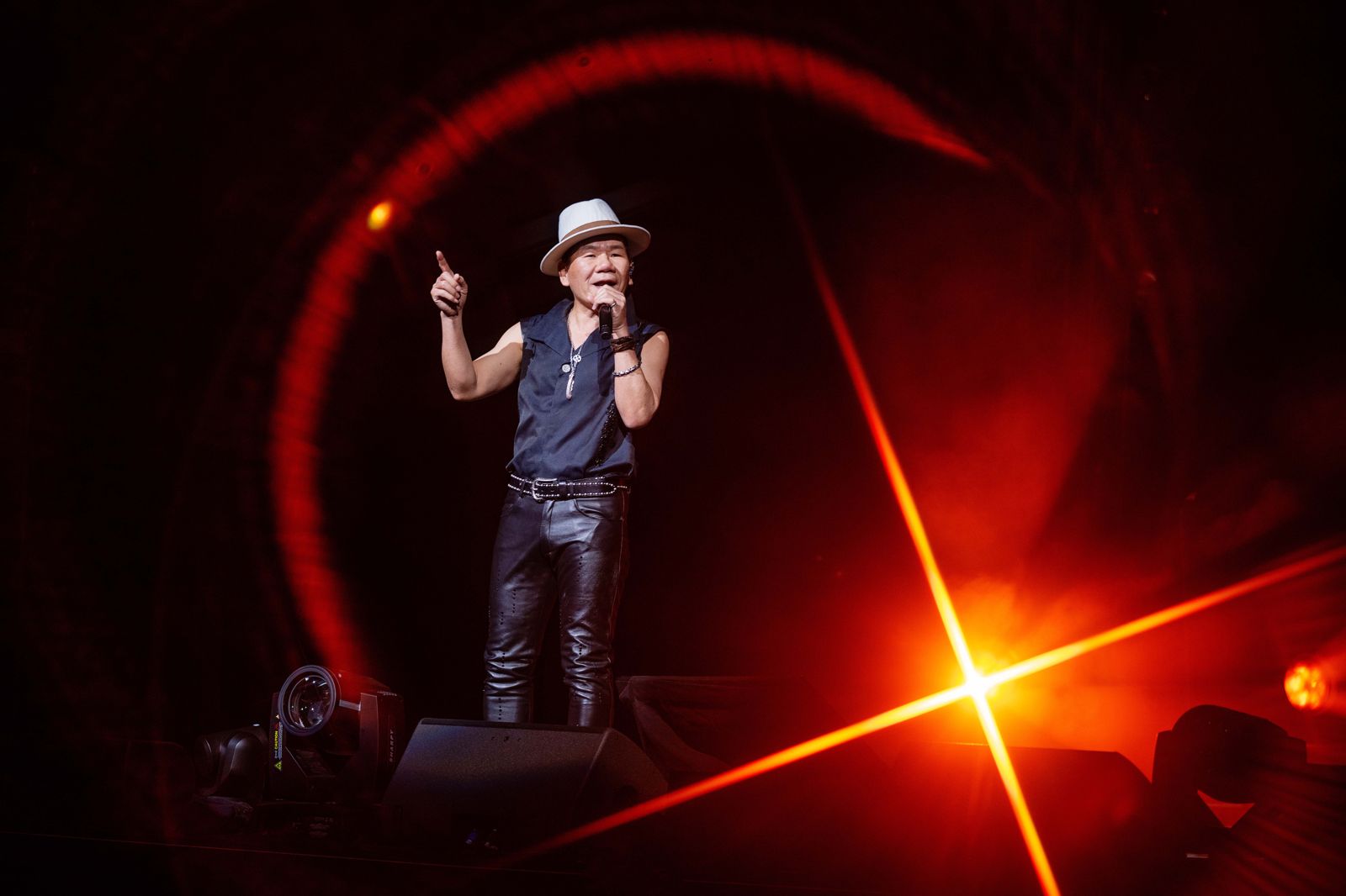 64歲「搖滾傳奇」再傳喜訊！霸氣喊話：還有體力