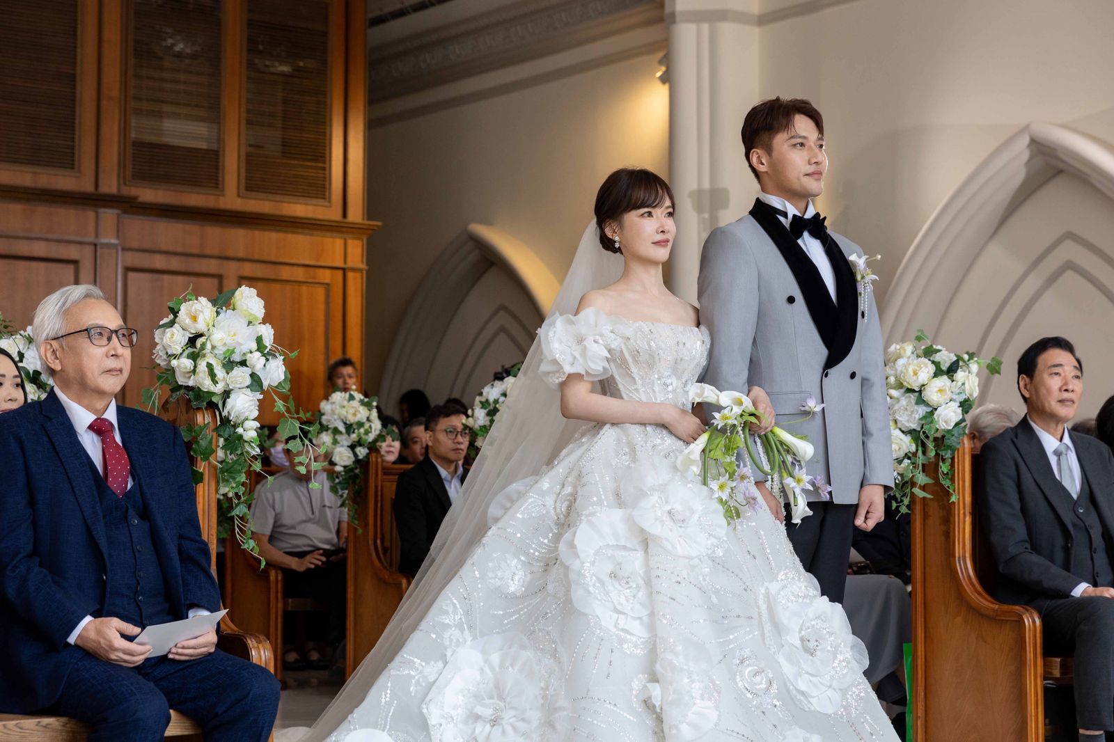 張睿家、黃安若婚宴前,先在教堂證婚。LinLi Boutique提供