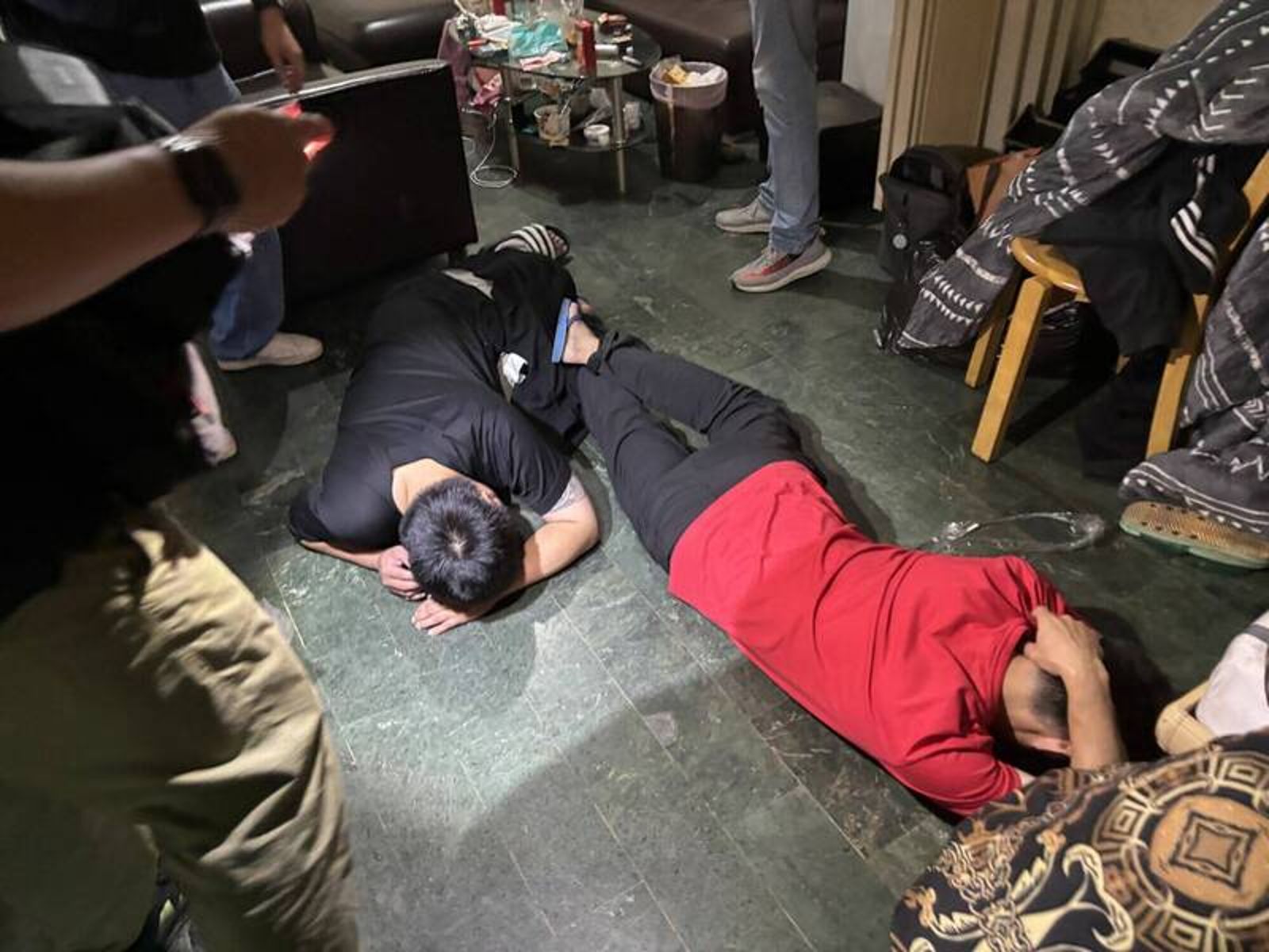 天道盟正義會大哥「24小時送毒到府」販毒據點曝光 北市警攻堅逮捕7人