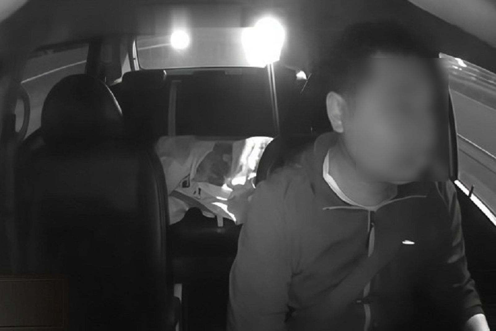 太誇張了!原以為計程車老司機撿屍,竟是女乘客「歡喜做甘願受」。圖/翻自微博
