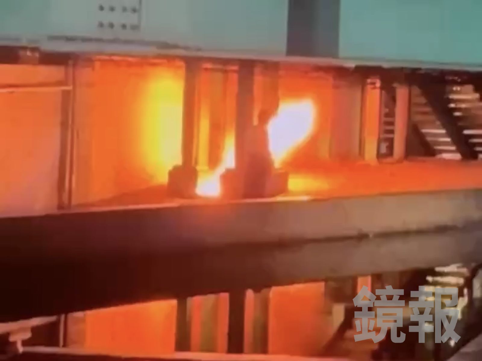 快訊／新莊7旬翁揚言縱火成真　中港大排下涵洞深夜冒火