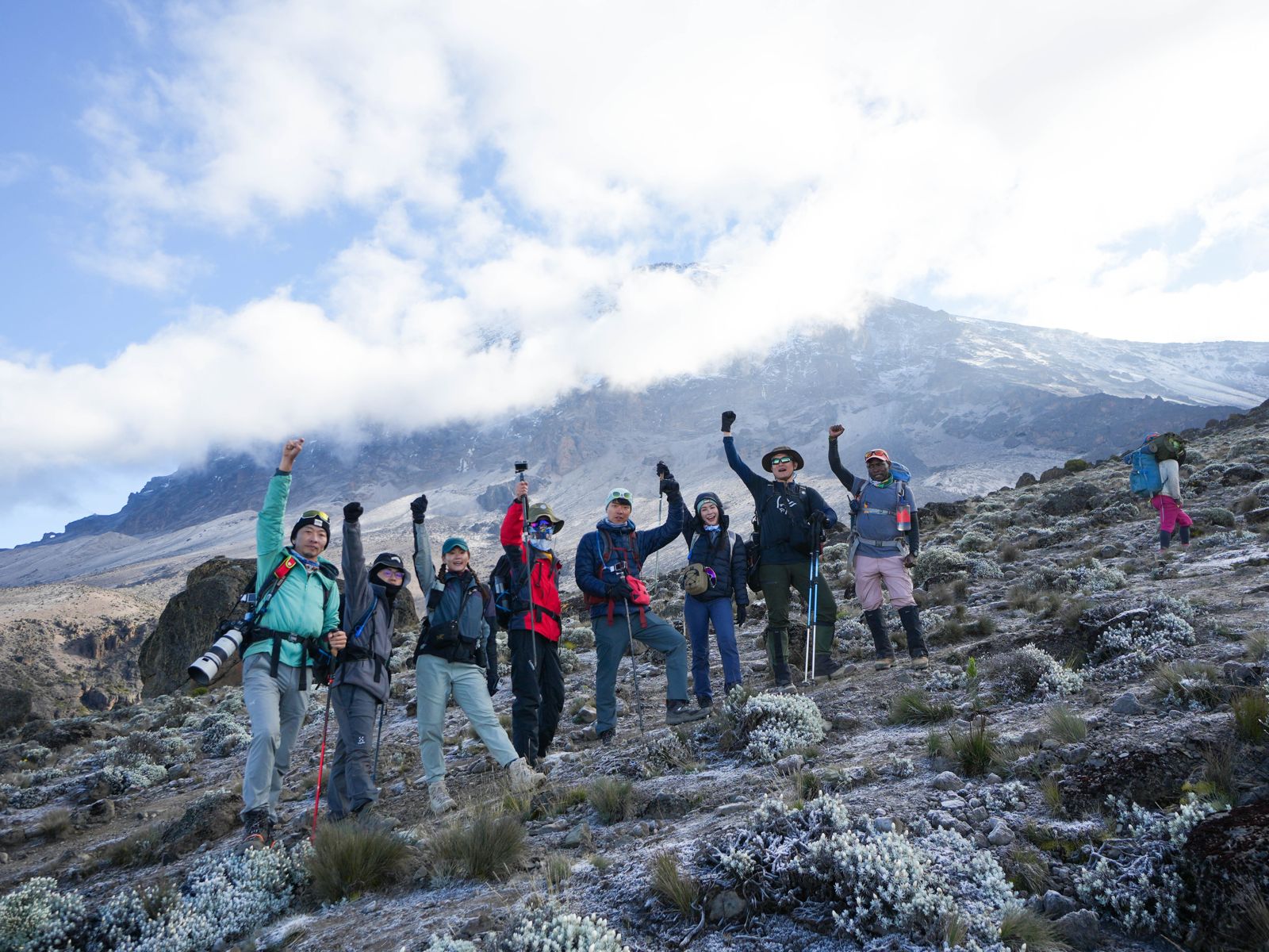威脅生命的挑戰！雷艾美登「非洲之巔」淚崩　國手爬到心臟不適