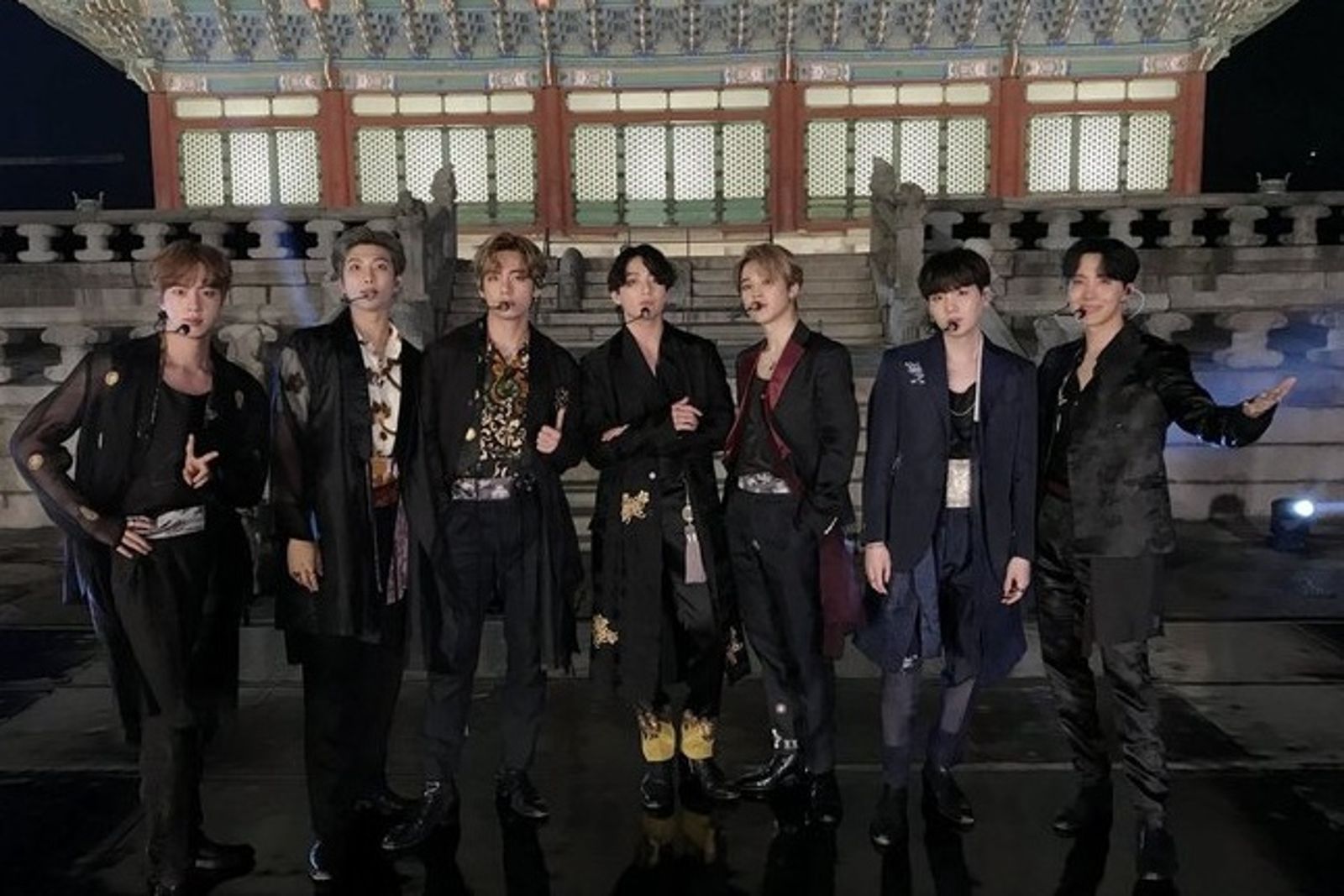 26萬人壓境光化門朝聖BTS!韓警憂夜排失控 特攻隊、9警署全面待命