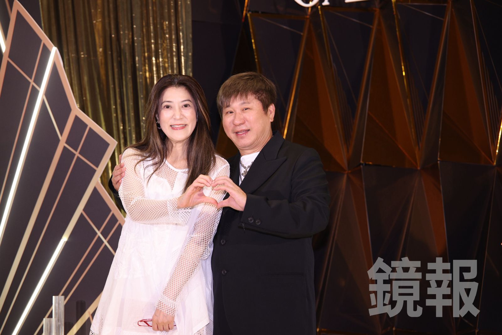 白家綺、吳東諺今日大婚!陳美鳳喜喊「娶媳婦」 胡瓜紅包太厚「噴出來」