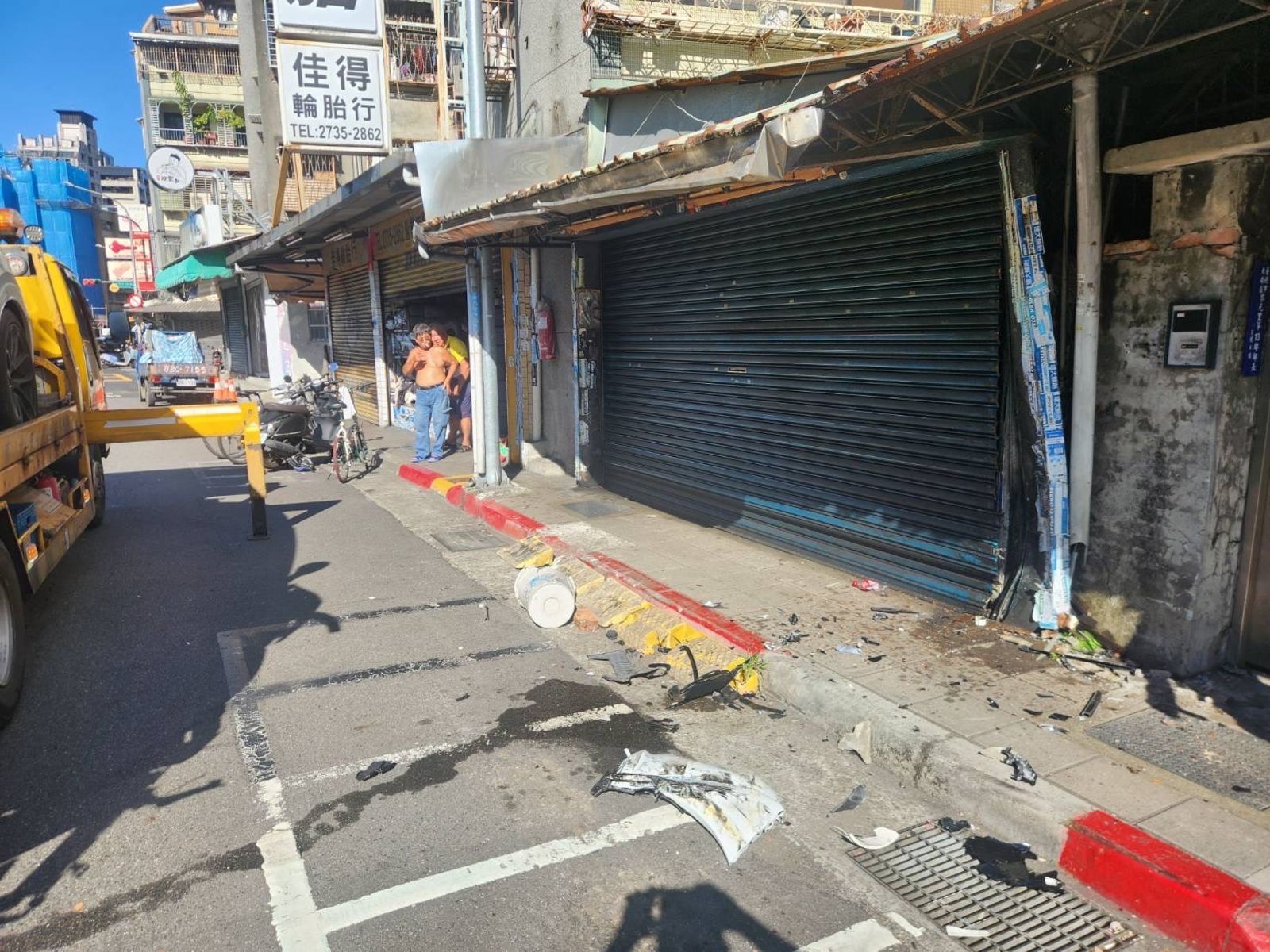 現場狼藉一片。翻攝畫面