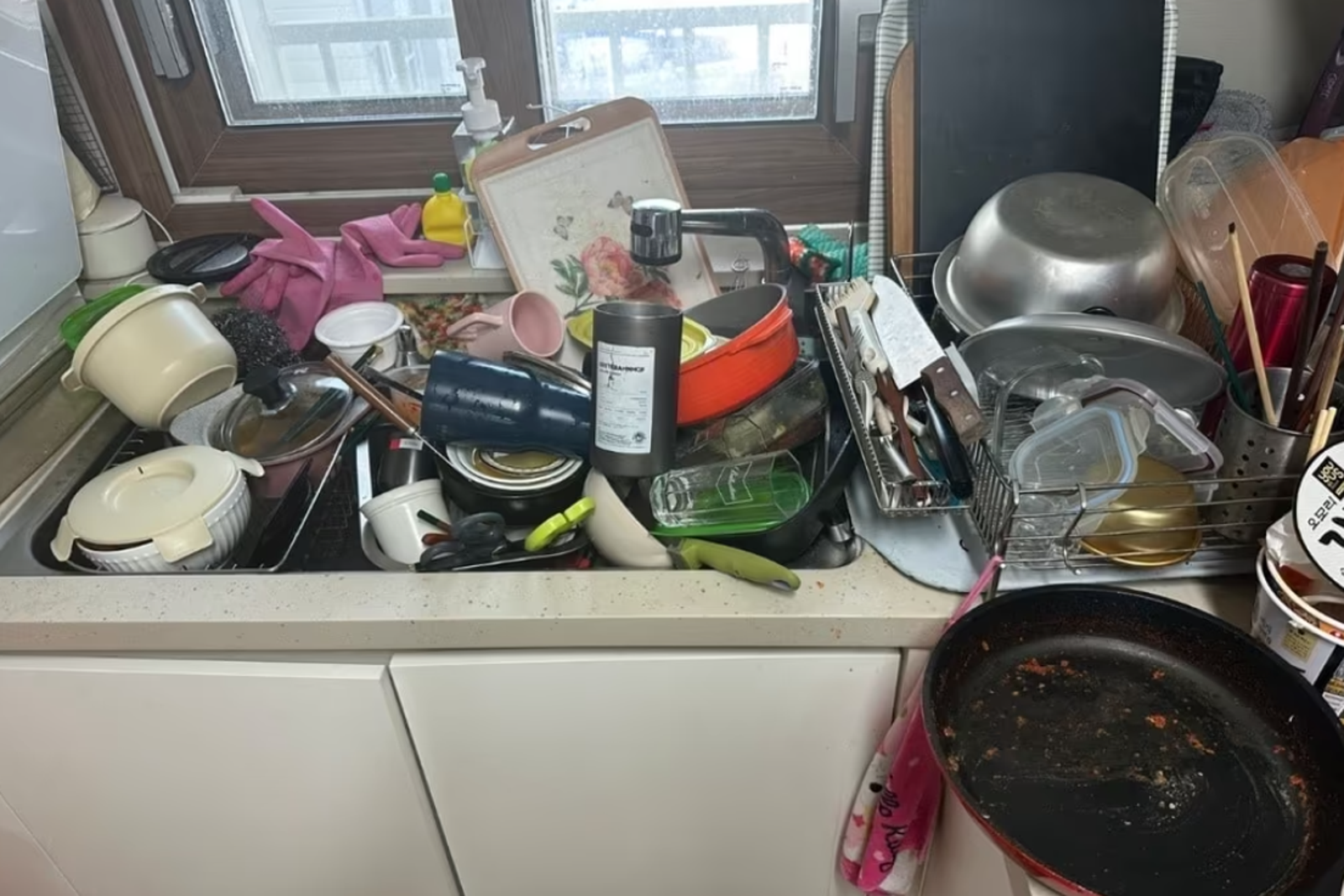 一名網友開價1萬韓元徵求洗碗,卻無人接單。圖/翻攝畫面