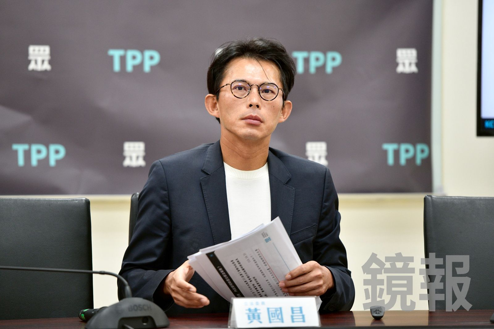 民眾黨立院黨團總召黃國昌今(10日)舉辦記者會,指稱近5年接受《產業創新條例》補助的違法企業高達4000多家,但實際上有追回補助的僅1家,慘不忍睹。(圖/李智為攝)