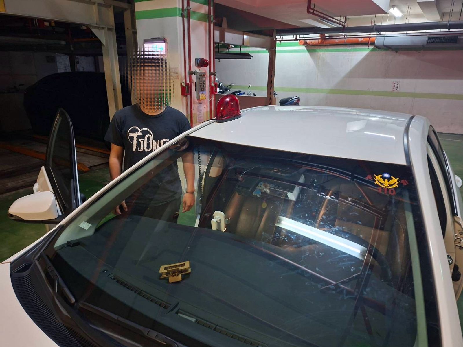 陳男駕車裝設蜂鳴器讓人分不清。翻攝畫面