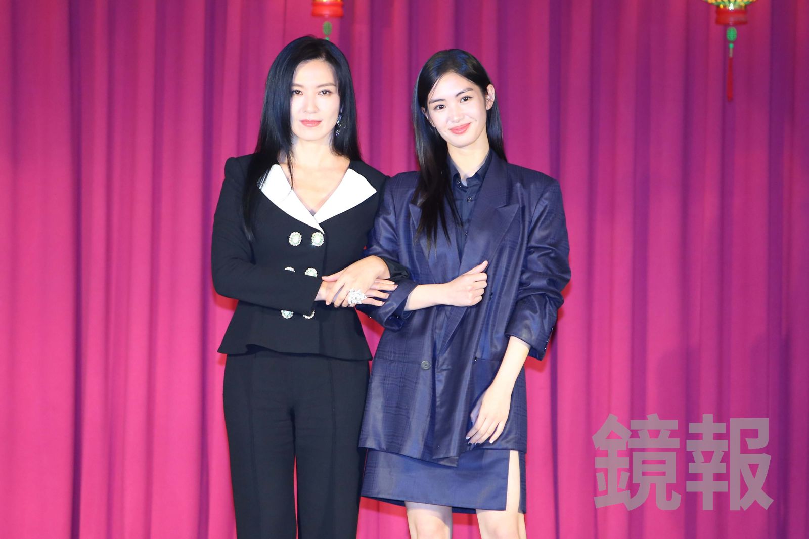 雷嘉汭(右)、林熙蕾合作《黑白清道夫》。攝影姜永年