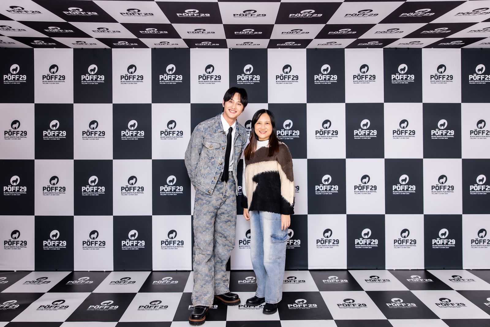 蔡銀娟執導新片《失樂園》於愛沙尼亞首映，與男主角范少勳一同出席特別的「黑地毯」。冬候鳥電影、文策院提供。