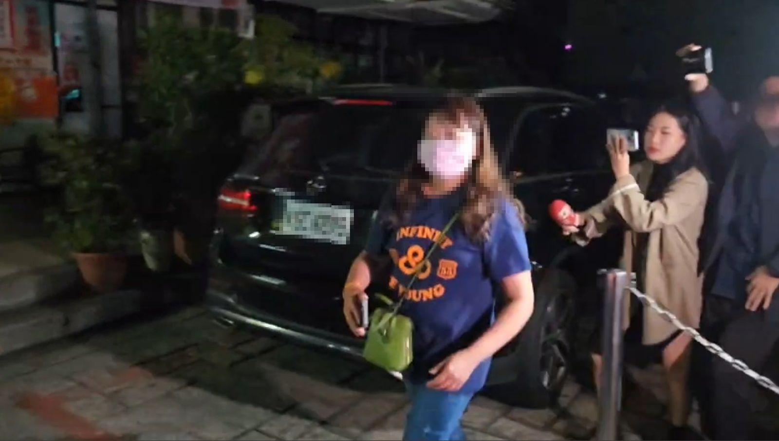 蕭姓騎士姊姊離開警局時怒批：「他殺了我弟弟！」圖／翻攝畫面