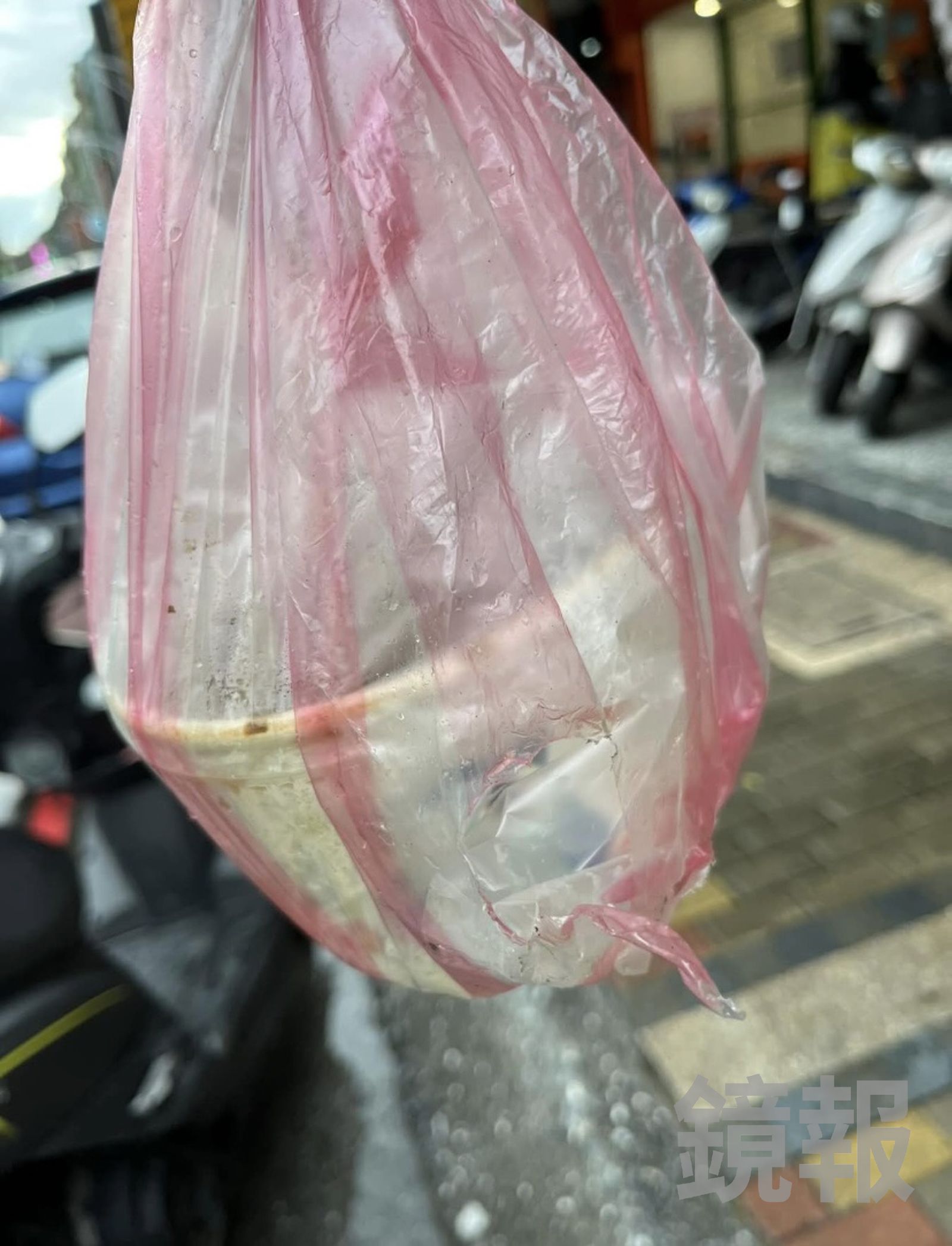 民眾怒罵75元買一袋垃圾。翻攝愛新莊我是新莊人