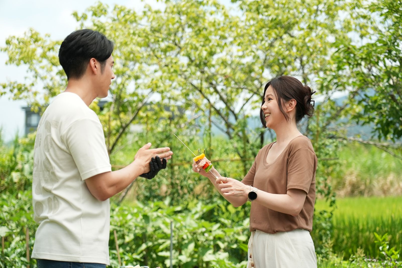 廖苡喬(右)在《好好吃飯2》透過美食療癒在現實中疲倦的自己。公視+提供