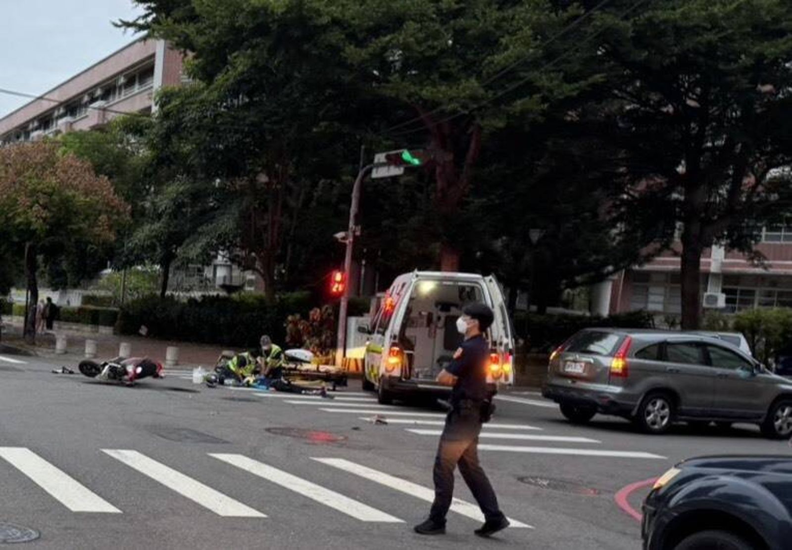 台中女保全清晨趕上班 閃燈路口遭休旅車撞飛不治 警方調查釐清肇因