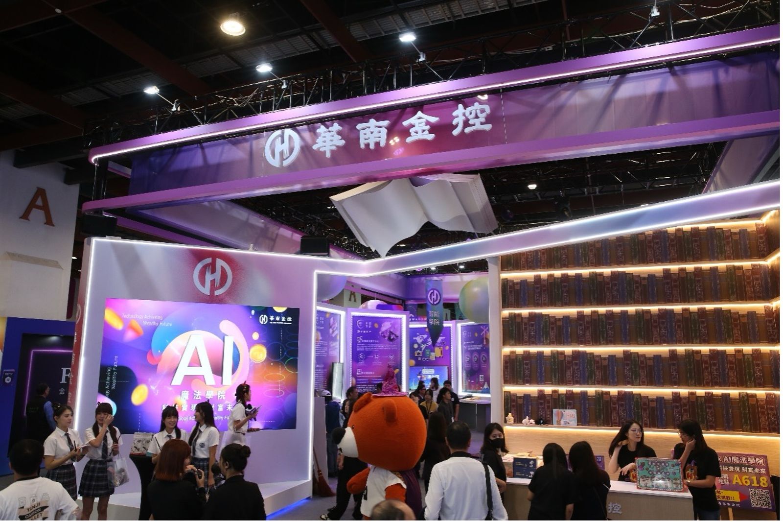 林明成培養兒子林知延為接班人,當他不列名董事,外界就在猜林知延要世代交替成為新一代華南金控最大民股代表。(鏡週刊提供)