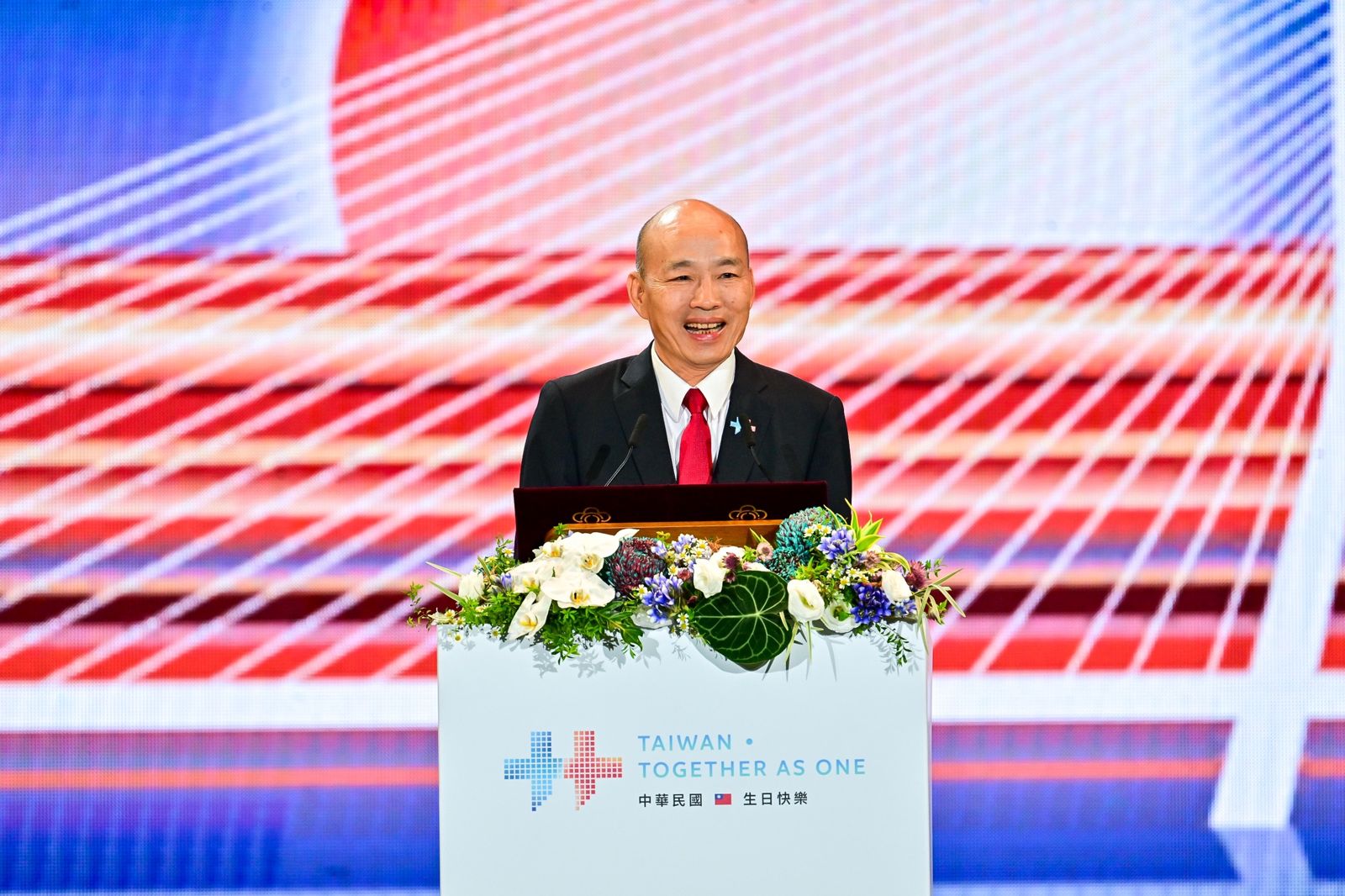 韓國瑜國慶晚會金句連發！讚侯友宜如郭靖　點名李四川、蘇巧慧「強強滾」：把新北煮到100度