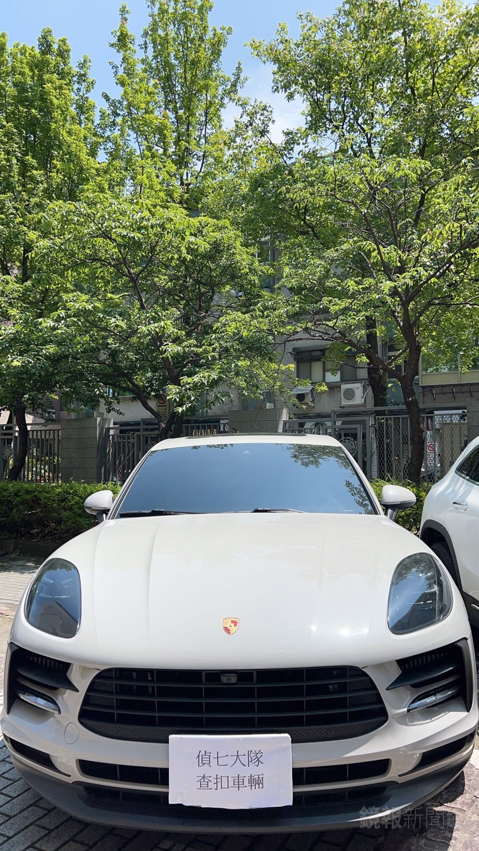 警方查扣的保時捷名車。翻攝畫面