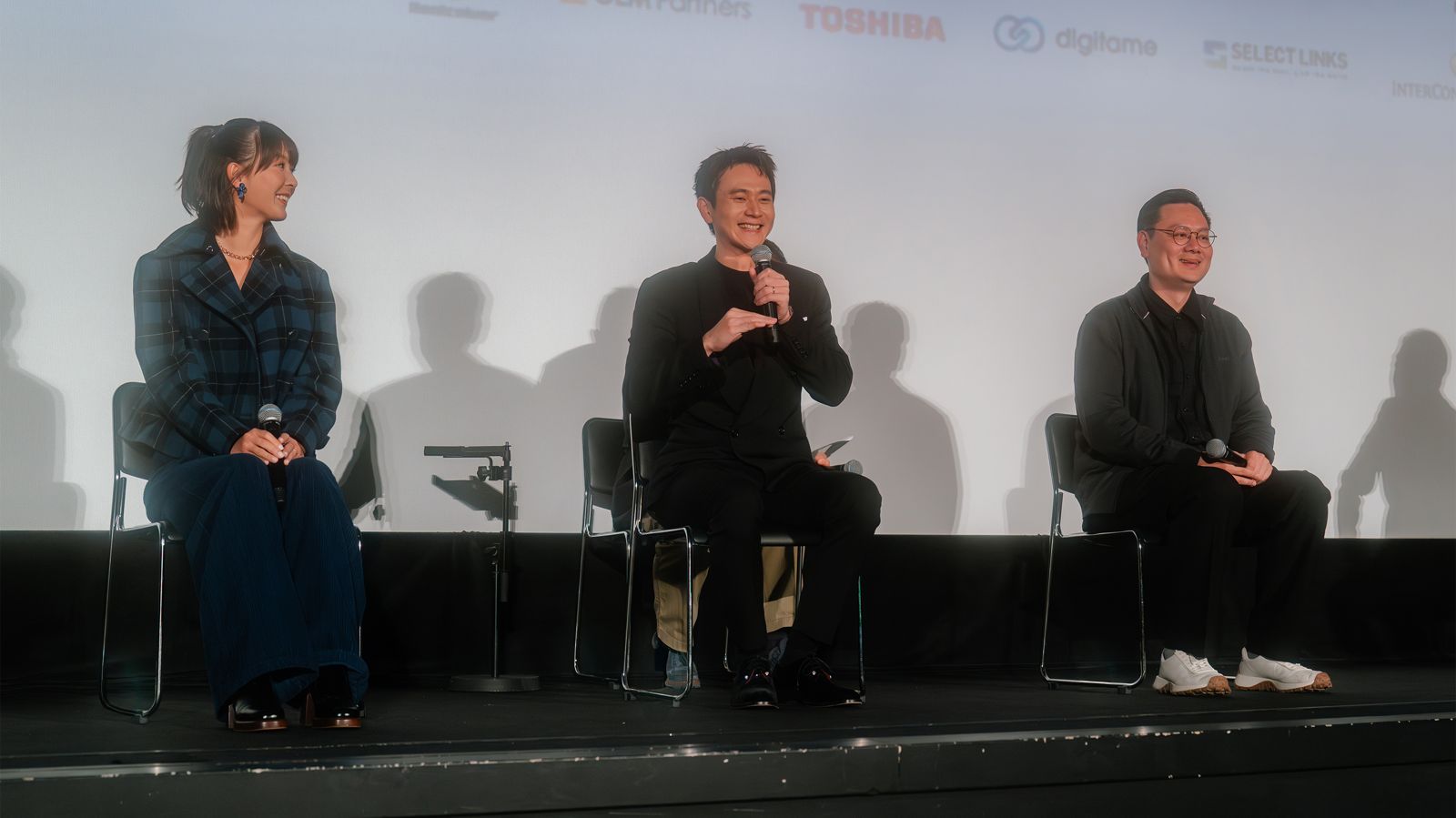 余香凝(左起)、劉冠廷、導演許承傑,開心與影迷互動QA。水花電影、2025TIFF提供