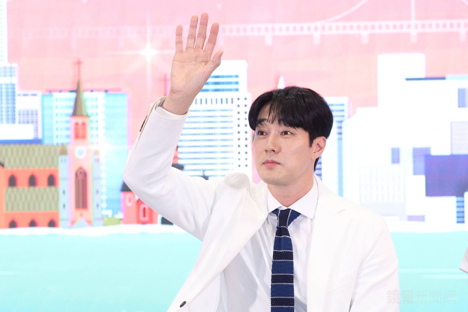 直擊/蘇志燮現身台北旅展寵粉 一句中文引爆「蘇太太」尖叫聲