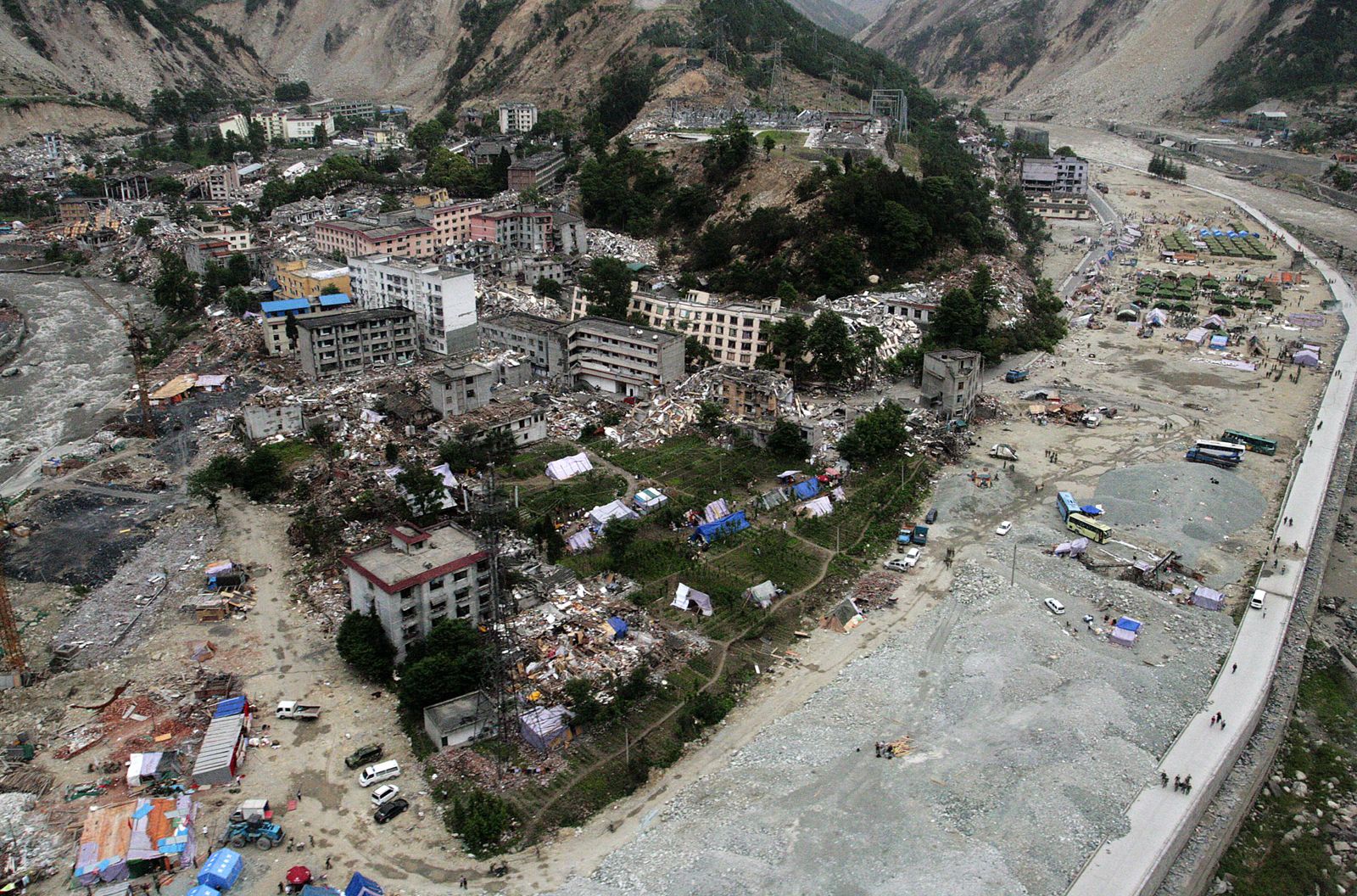 汶川地震造成逾八萬七千人死亡,約五百萬人無家可歸。達志影像