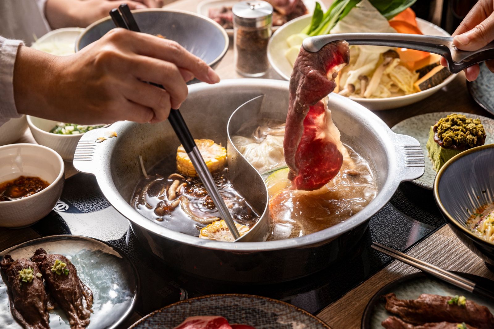 Mo-Mo Paradise上演全武行!內場員工激烈衝突 總公司:暴力零容忍