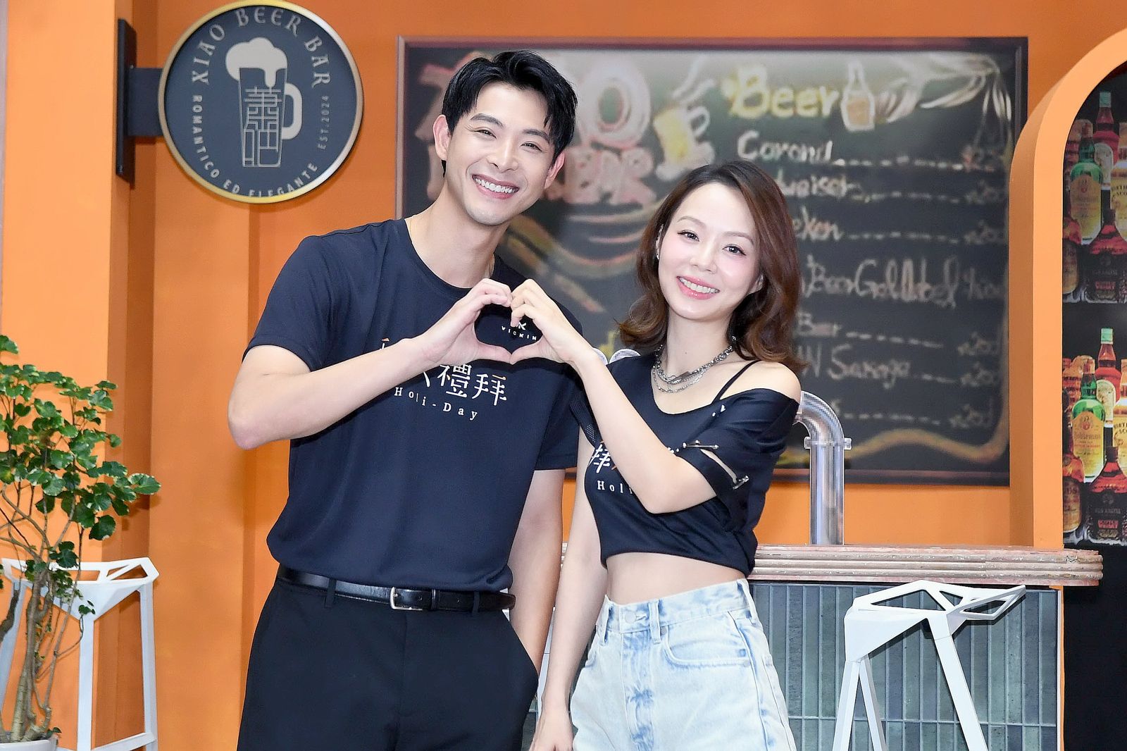 連晨翔(左)公布結婚喜訊前,先一步告訴搭檔孫淑媚(右)。華視、公視台語台提供