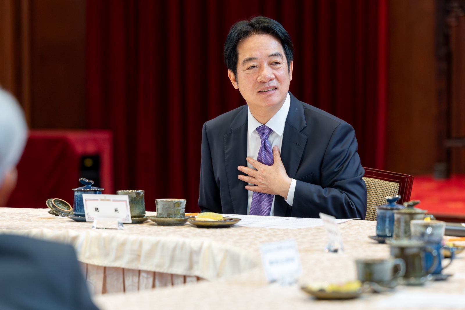 親美、親中...賴清德選擇「親他」！本人回應全網滿頭問號
