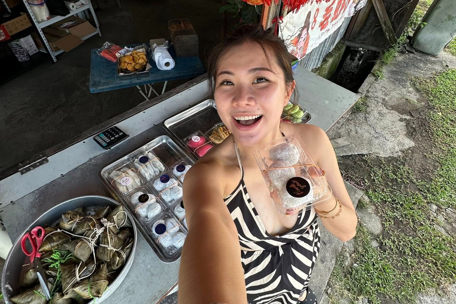 直播事故！網紅賣內衣「意外掉出來露點」遭截圖瘋傳　觀眾斗內2元要求露胸