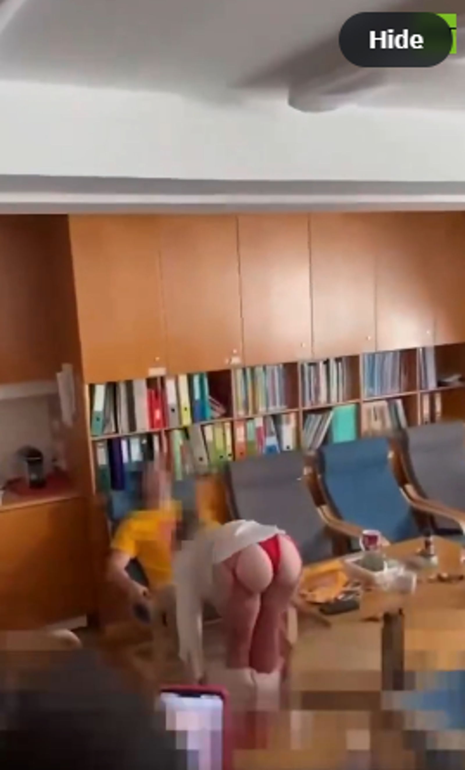 脫衣舞孃直接在校內的教師休息室「上班」。圖／翻自lecanton27.ch