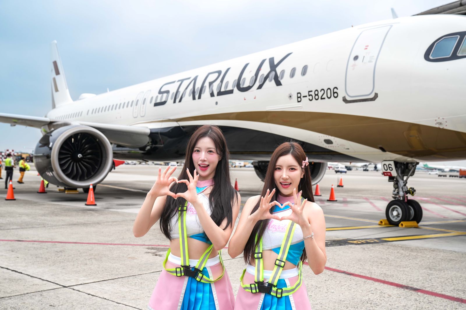 星宇航空正式飛釜山!台北台中雙點直飛 啦啦隊女神珉貞、晧禎驚喜慶生
