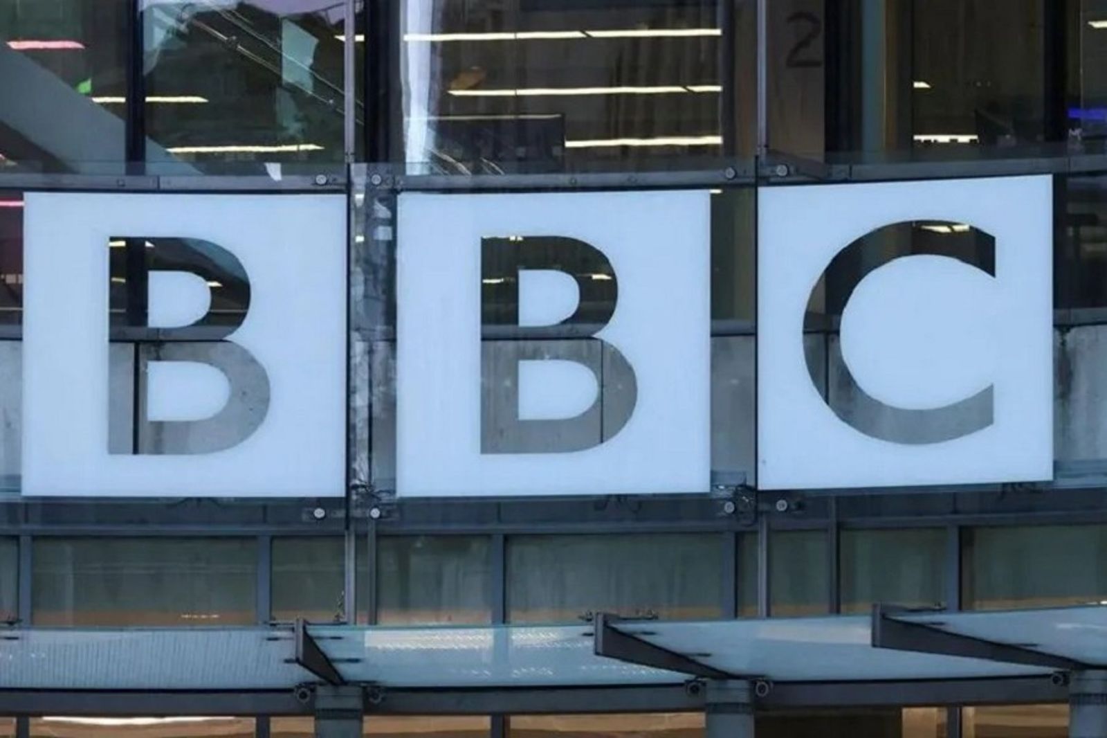 媒體寒冬！BBC將大規模裁員2千人　先省214億開銷