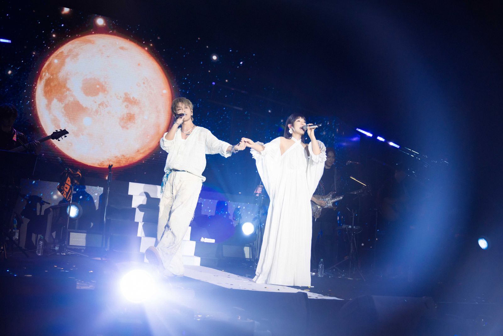 丁噹居然與新婚鼓鼓相約「私奔」　獲另類外號「手機走出來的女歌手」　