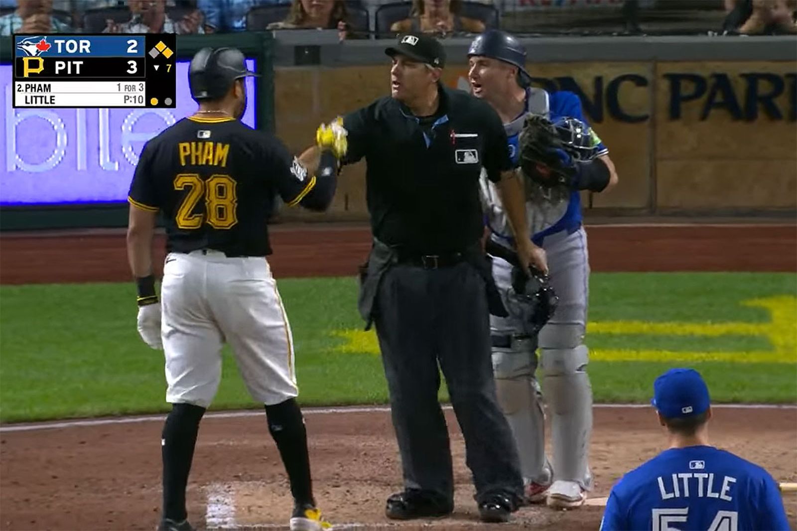 MLB/海盜老將甩棒後嗆聲引發板凳清空 被嗆捕手:我根本不認識他