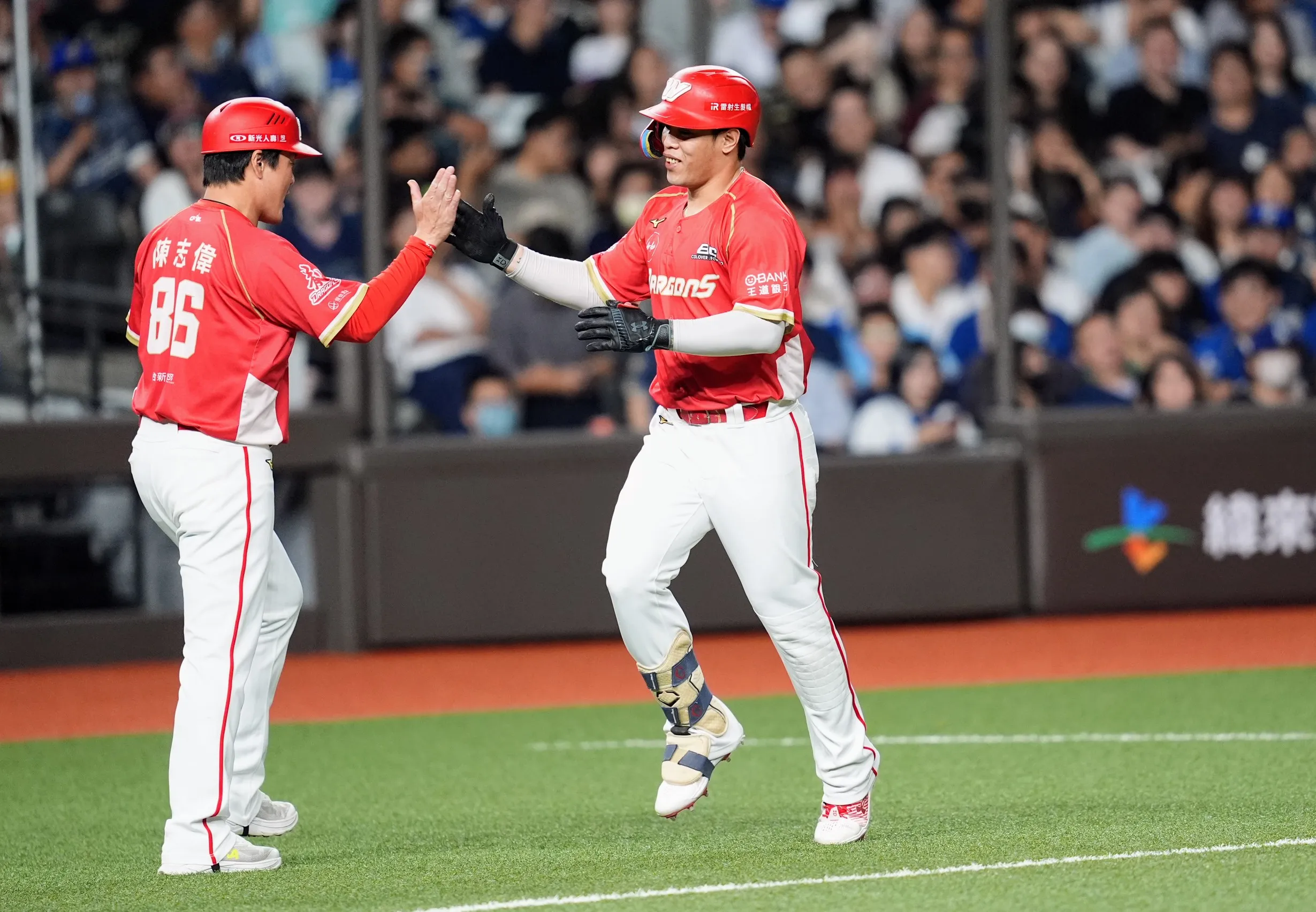 最棒生日禮物!陳子豪陽春砲擊倒富邦悍將 味全龍笑納2連勝