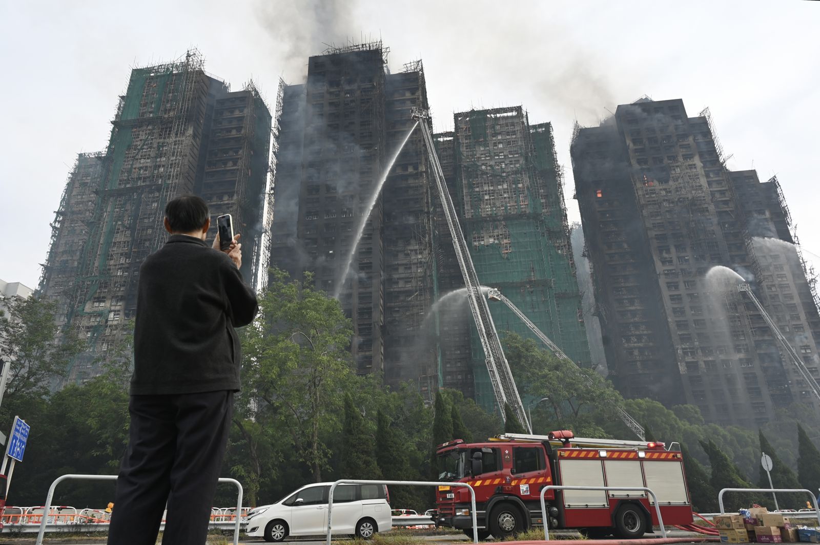 香港宏福苑大火／朱立倫盼香港社會盡快走出陰霾　北市議會默哀一分鐘致意