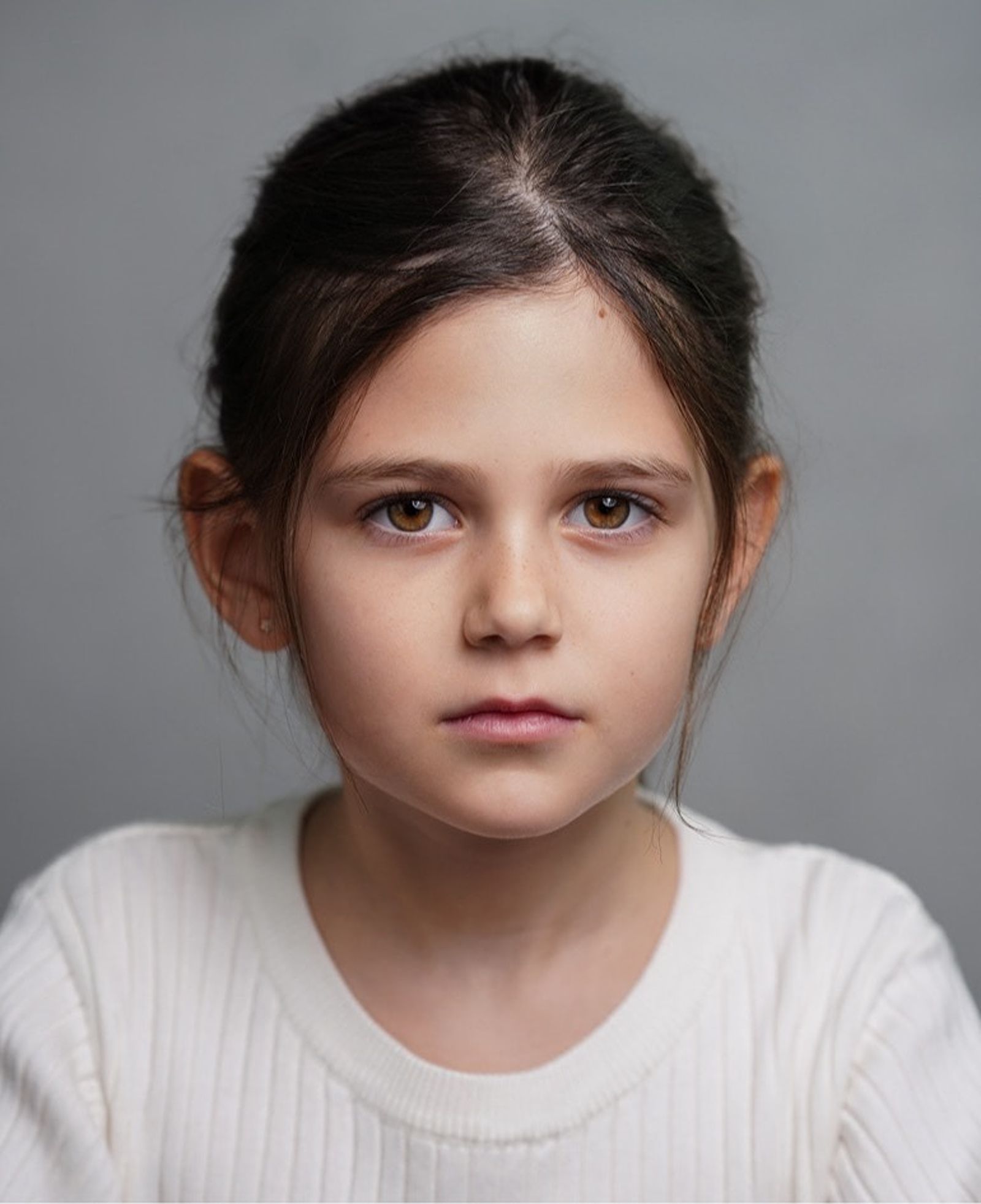 席恩娜・慕薩 (Sienna Moosah) 飾演文妲・布朗。HBO提供