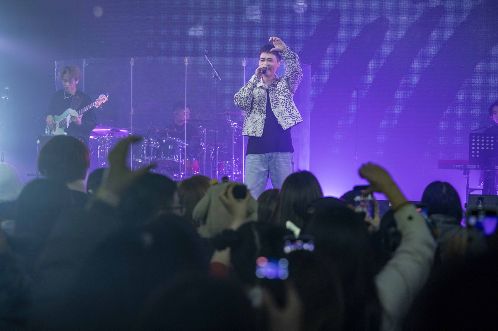 蕭秉治在各地展開巡演。相信音樂提供