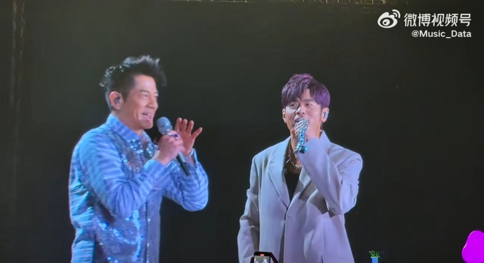 暌違18年合體！周杰倫香港演唱會終場超大咖巨星登台全場暴動