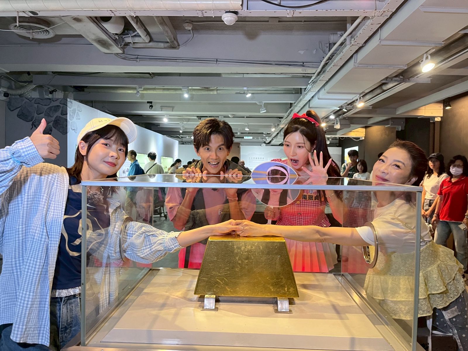 破世界紀錄的大黃金重達220公斤,總價值破7億。民視提供