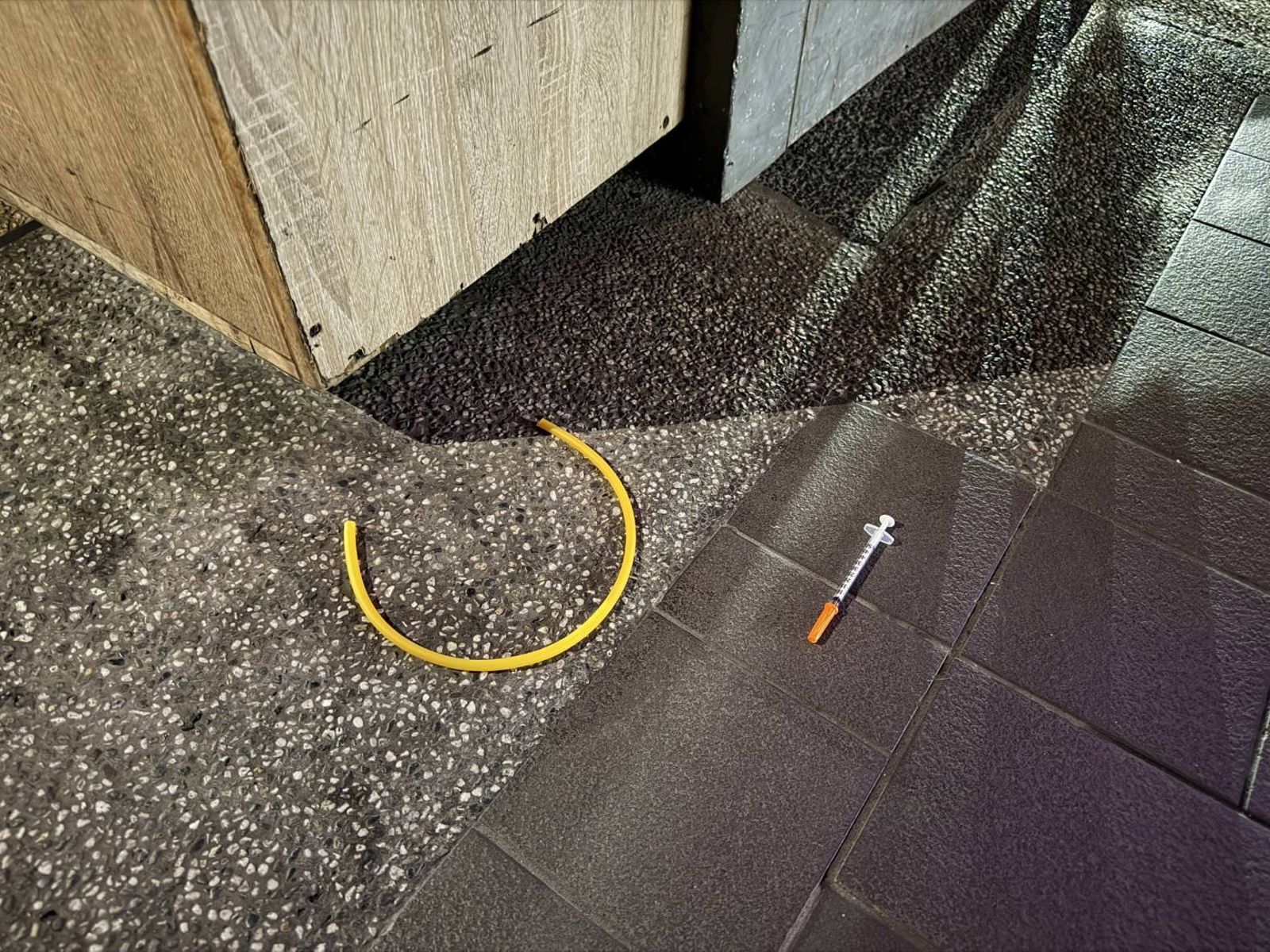 警方查獲李男使用過的針筒。翻攝畫面