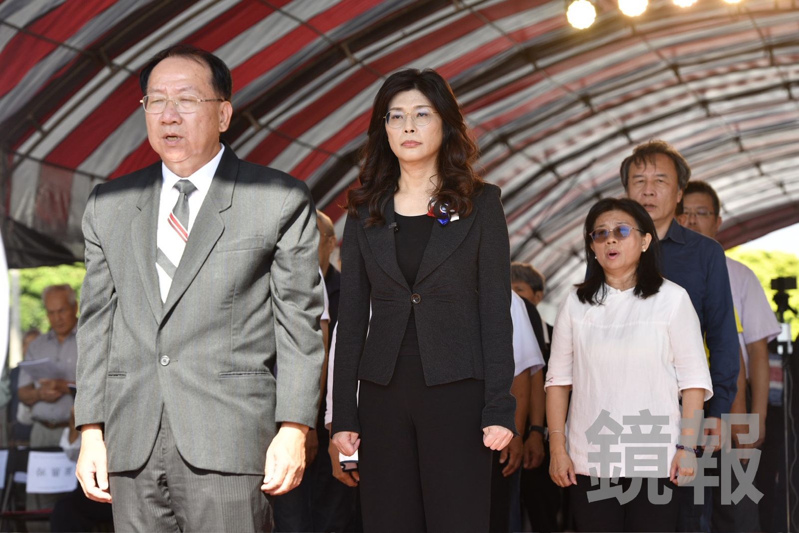 出席秋祭追思「共諜」！現場響起中國紅色歌曲《安息歌》　鄭麗文神情凝重未開口合唱