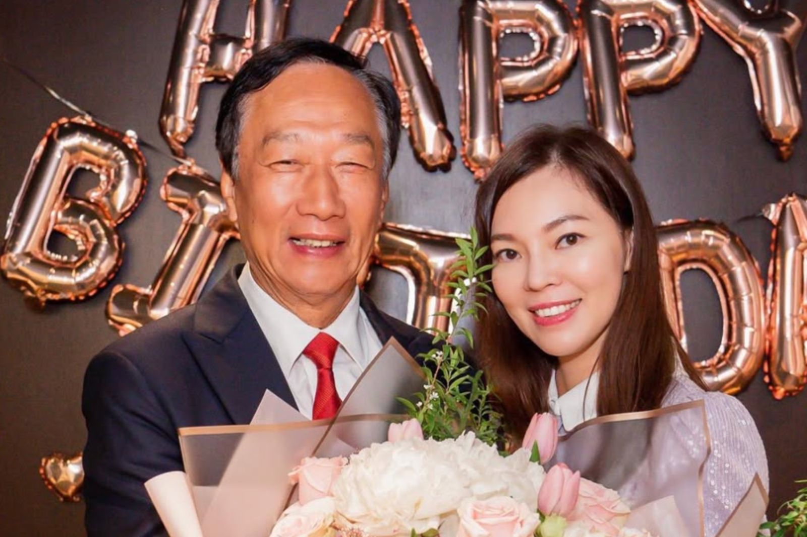 郭台銘(左)疑似在家與正宮曾馨瑩共度生日。圖/翻攝IG @hsin_ying_tseng