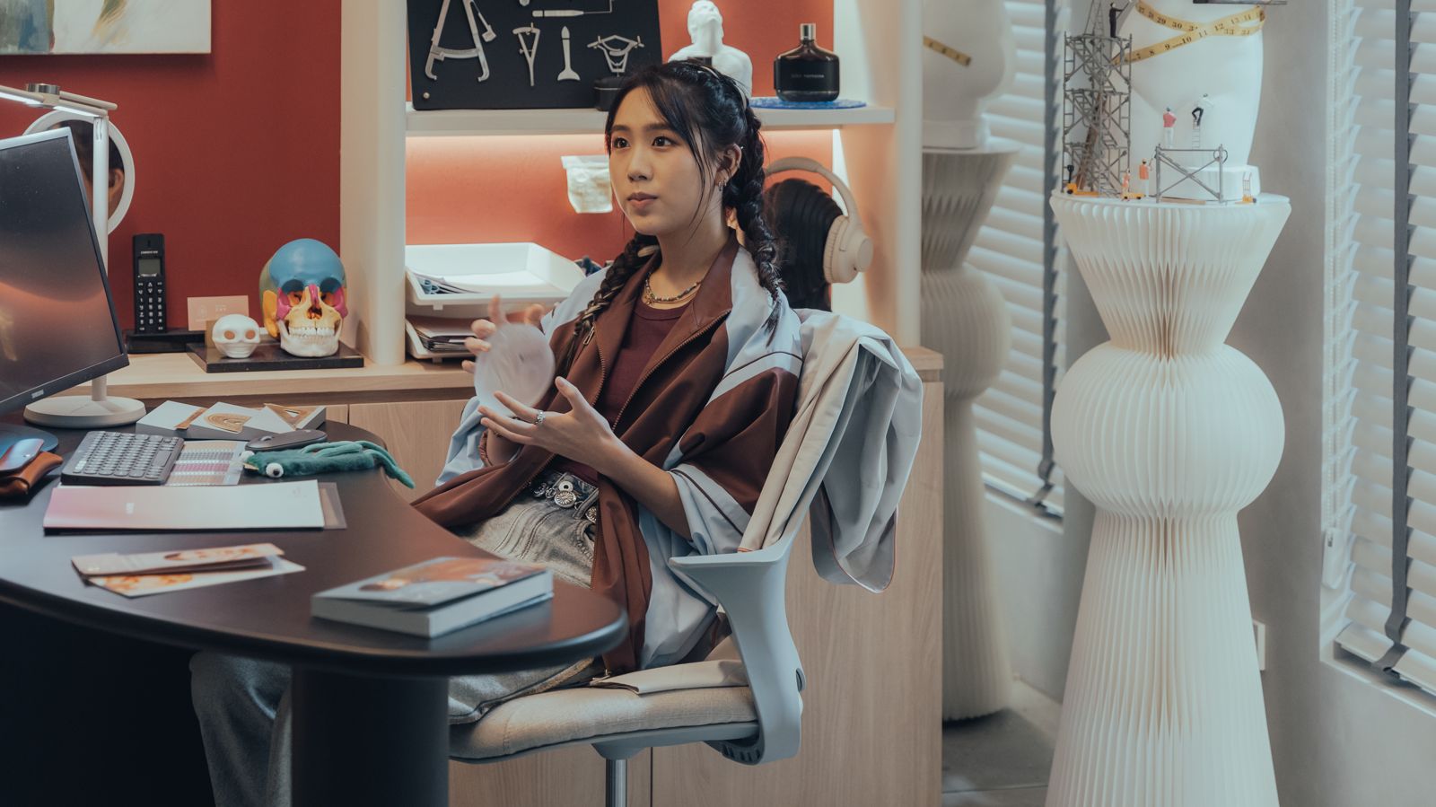 女兒Emma出道作「真的被摔」！胡小禎高喊17字反應曝光　對戲張榕容直誇：是仙女