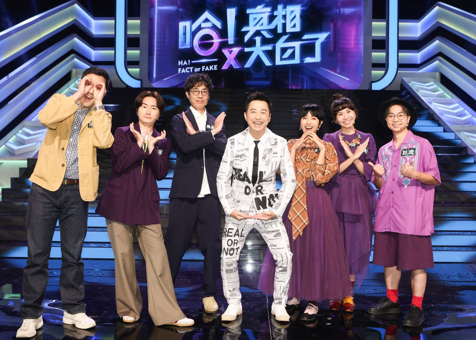 DJ Bryan(左1)、馬念先(左3),樂團「旺福」成員小民(左2)、瑪靡、推機、肚皮(右3、2、1)等人上節目。公視提供
