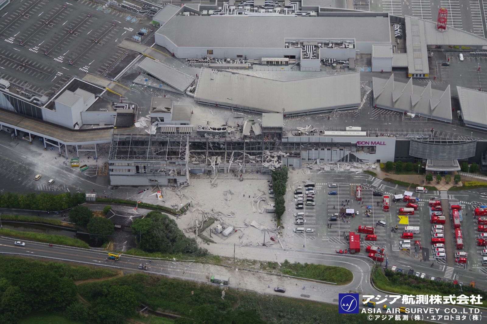 熊本AEON最新「爆轟」瞬間影片曝光!員工慘死休息室 搜救犬踩血跡